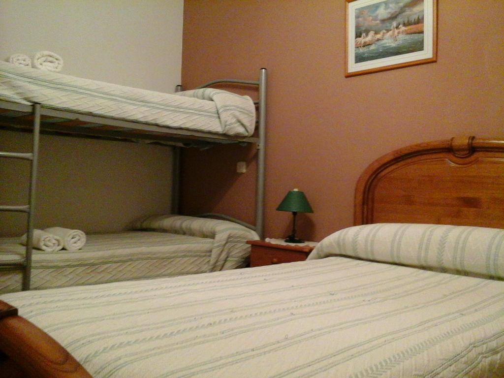 Hostal Pinera Vega De Espinareda Room photo